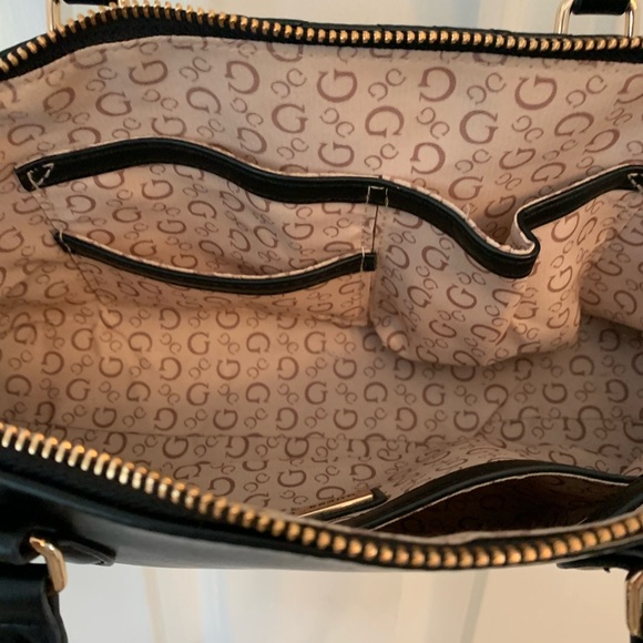 Guess Womens Handle Bag Black Purse PENNY V Shape Design - Picture 12 of 12